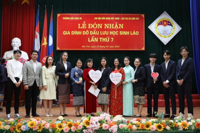 Lễ đón nhận Gia đình đỡ đầu lưu học sinh Lào lần thứ 7
