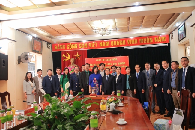 Đại sứ Đặc mệnh toàn quyền ĐSQ nước CHDCND Lào đến thăm và làm việc tại trường