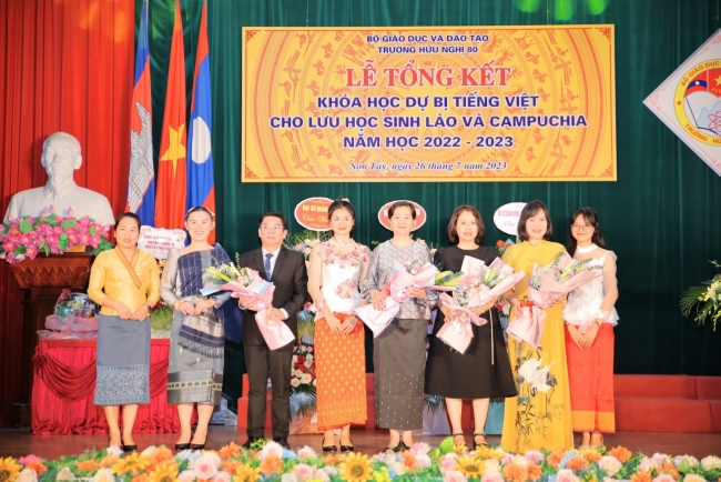 Lễ tổng kết khóa học dự bị Tiếng Việt cho khối Lưu học sinh Lào và Campuchia năm học 2022 – 2023