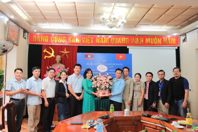 Trường Hữu Nghị 80 chúc mừng Ngày nhà giáo nước CHDCND Lào