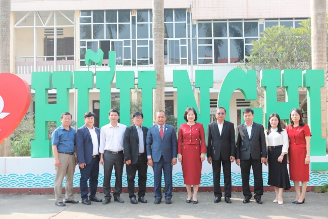 Lãnh đạo Bộ Giáo dục, Thanh niên và Thể thao vương quốc Campuchia đến thăm và làm việc tại trường Hữu nghị 80