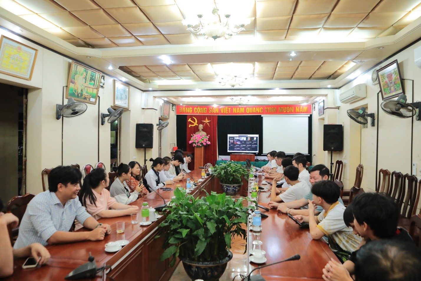 Trường Hữu Nghị 80 tổ chức họp Phụ huynh của Lưu học sinh Lào